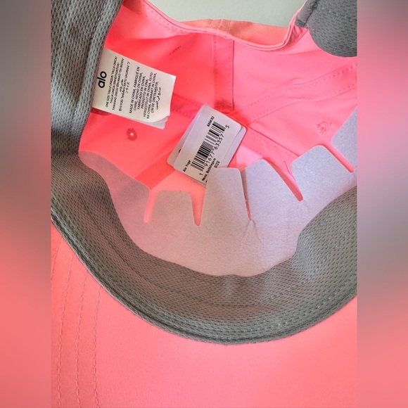 NWT Alo Yoga Performance Off-Duty Cap Neon Bubblegum Authentic - Picture 5 of 5